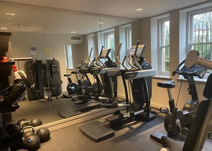 Student Castle Studio Apartments - Free Parking